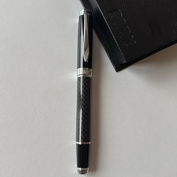 BMW LIFESTYLE Embroidered Adjustable Hat, BMW  Writing Pen & Soft Leather Bifold - Picture 10 of 12